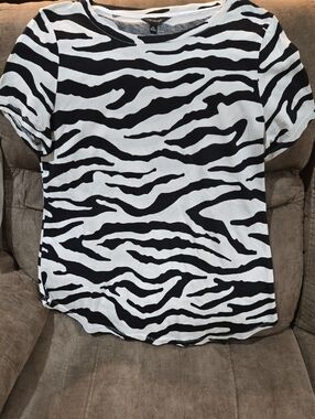 The Limited Black & White Zebra-Print Short Sleeve Top